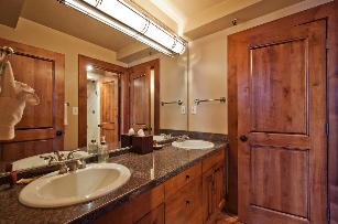 Park City Condo Rental - Main Floor Full Bathroom
