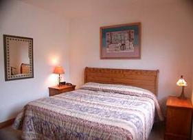 Deluxe vacation Rentals - Bed 2 King