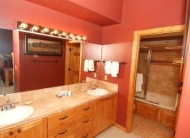 Deer Vacation Rental - Master bath